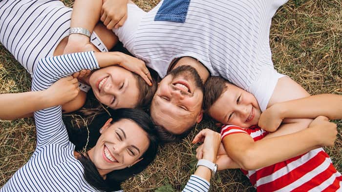 הנחייה, ליווי מתמשך ואימון קבוצתי להורים בהנהגה והובלת תהליכי         הידברות, שיח ודיאלוג במשפחה.