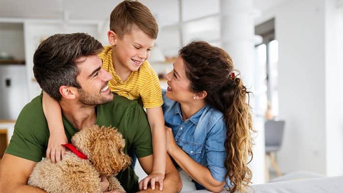 הנחייה, ליווי ואימון אישי מתמשך, להורה או זוג הורים בהנהגה והובלת תהליכי הידברות, שיח ודיאלוג במשפחה.