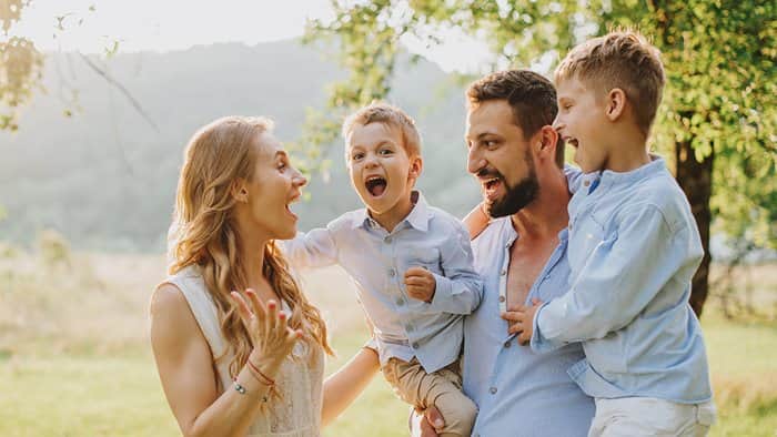 מפגש ייעוץ להורה או זוג הורים אודות חשיבות ההידברות, השיח והדיאלוג במשפחה לתפקודם, חוסנם ורווחתם של המשפחה וחבריה.