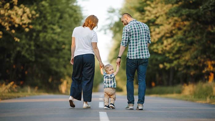 קורס להקניית מיומנויות מרכזיות וחיוניות להנחיה וניהול            הידברות, שיח ודיאלוג במשפחה.